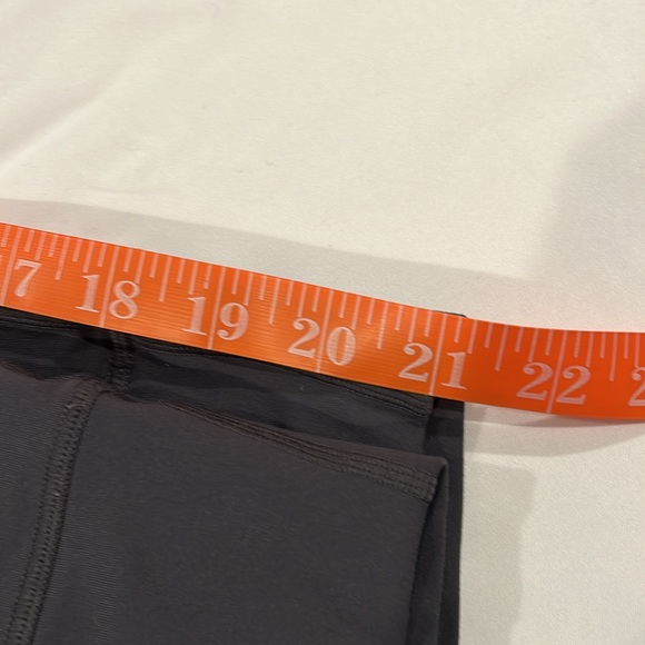 Fabletics cropped joggers - Picture 3 of 4